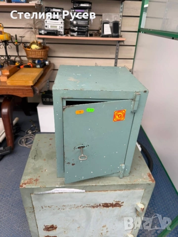 2503 каса сейф от истинско желязо ! ! ! 97.79в или 50 евро  d+ с размер 31см широк, 40 см висок, дъл, снимка 2 - Други - 53992336