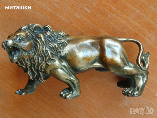 Бронзова пластика лъв