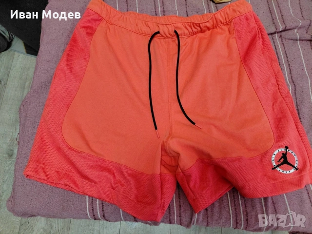 Продавам Оригинални шорти Air Jordan Flight Club - XL (Нови)