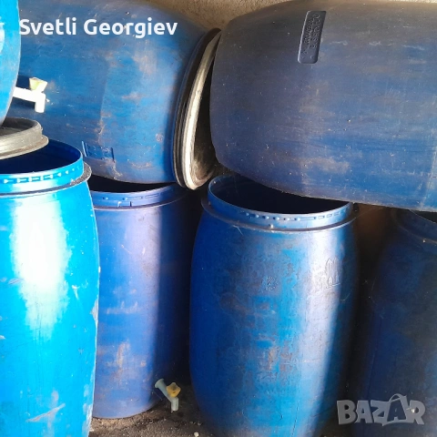 Продават се