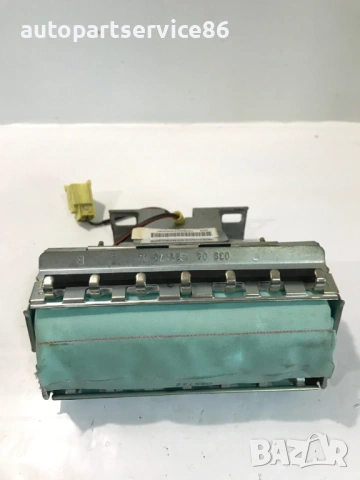 Част от таблото за Nissan Almera Tino 2.2 dCi (2006)