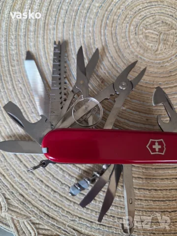 VICTORINOX SWISSCHAMPS-перфектен, снимка 2 - Ножове - 55585497
