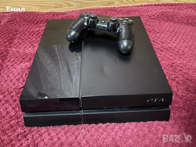 Продавам PS4 хакната с един контролер