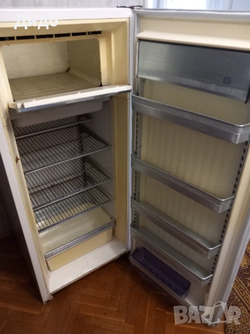 Хладилник с фризер, използван, 250 литра, снимка 2 - Хладилници - 54654054