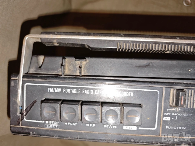 Продавам касетофон Hitachi trk 5600E, снимка 10 - Радиокасетофони, транзистори - 54071657