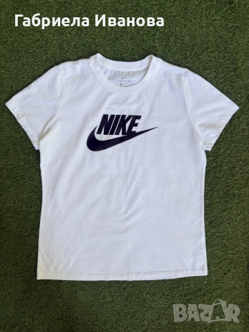 Дамска тениска Nike Sportswear Club Essentials