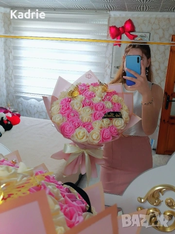 вечен букет от 51 рози 🌹, снимка 2 - Подаръци за жени - 54972115