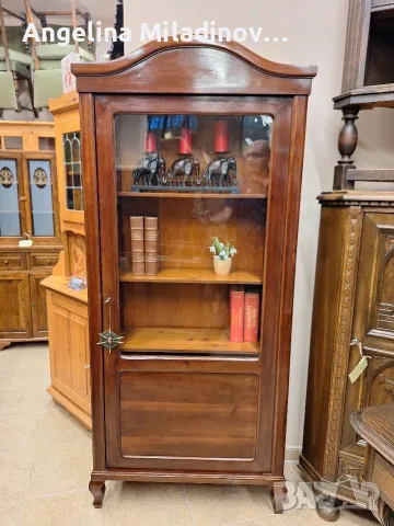 Италианска антична витрина