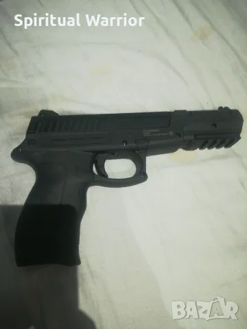 Въздушен пистолет DX17, Umarex 4,5mm caliber + детски автомат играчка с меки куршуми. , снимка 4 - Въздушно оръжие - 55615824