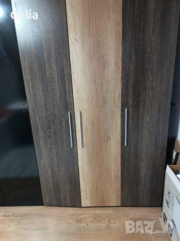 Трикрилен гардероб