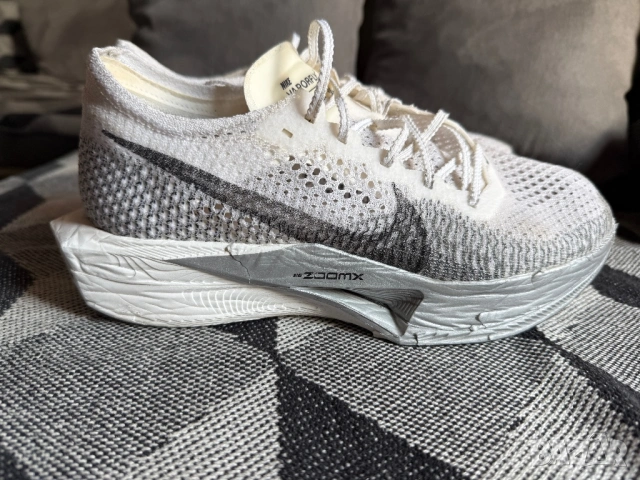 Nike ZoomX VaporFly 3 , снимка 5 - Маратонки - 54099016