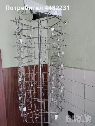 Продавам метален въртящ стелаж за картички вис.160см.шир.50см., снимка 5 - Стелажи и щандове - 55415486