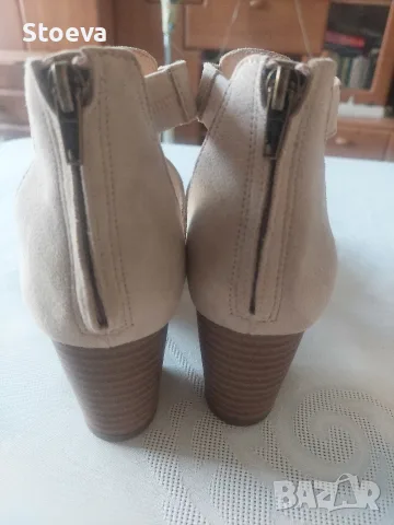 Сандали Clarks #39, снимка 3 - Дамски обувки на ток - 55315564