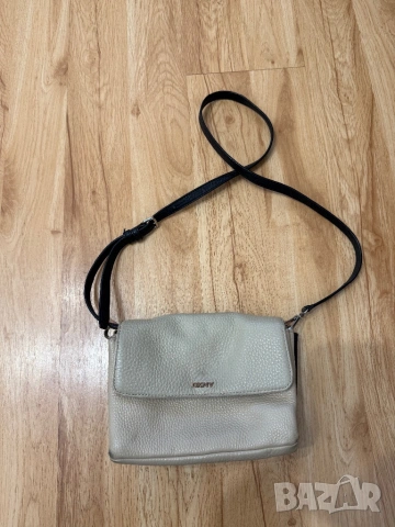 DKNY оригинална дамска чанта от естествена кожа, снимка 9 - Чанти - 54106763