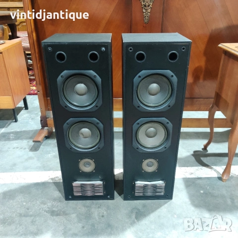 Работещи ретро модел тонколони на марката Quadral. 