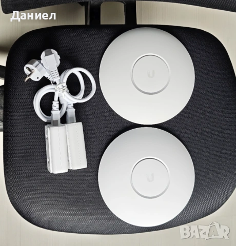2x Ubiquiti UniFi UAP-AC-PRO access point