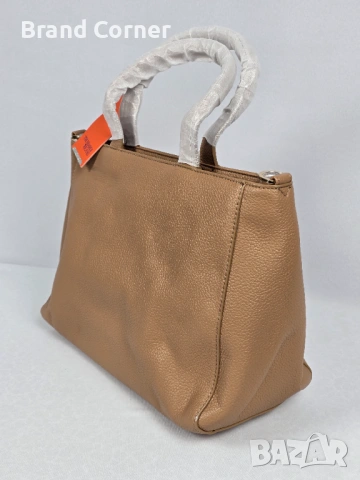 Нова дамска чанта Trussardi Jeans в цвят camel с дълга дръжка и ключодържател, снимка 3 - Чанти - 54420052