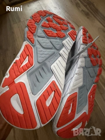 Оригинални маратонки Hoka One One Arahi 6  ! 39 н, снимка 7 - Маратонки - 54724574