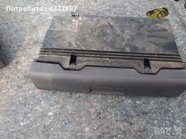  Жабка под предна седалка от VW Touran / Тоуран 1.4 TSI 2006г. , снимка 4 - Части - 54496222