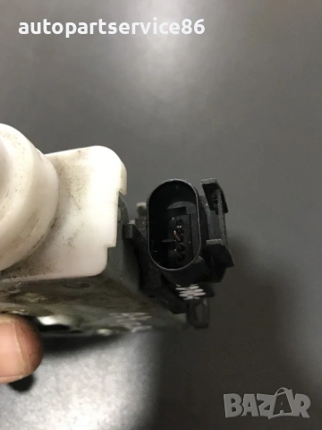 Механизъм за заключване на предна дясна врата за Audi A4 (2000) 4D2837016F, снимка 3 - Части - 54727879