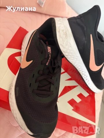 Nike маратонки Revolution