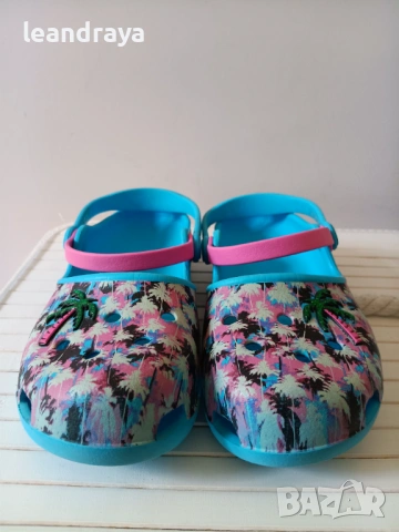Детски чехли Crocs No 34-35, снимка 3 - Детски сандали и чехли - 54725294
