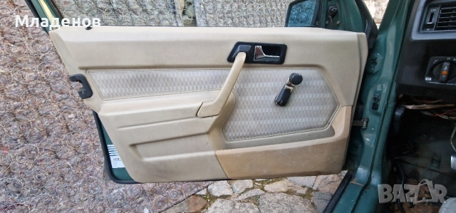 Три кори от Mercedes 190 .