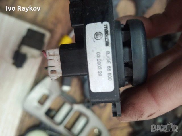 Бутон , огледала за Mazda 3 BK , BJ0E66600 , снимка 4 - Части - 54485194