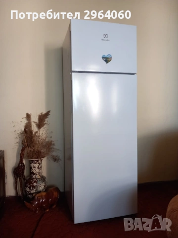 Продавам хладилник с фризер ELECTROLUX - почти нов, отлично работещ, изгодно! 