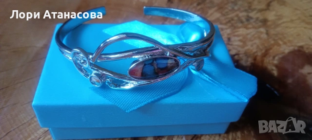 Твърда ефирна гривна с изящен дизайн, снимка 2 - Гривни - 54003284