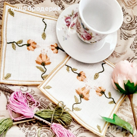 Ръчно бродирани подложки за чаши / мини каренца (2 бр.)