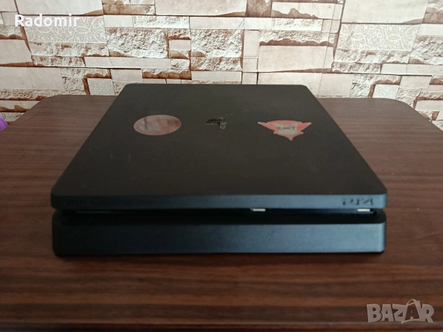Ps4 slim 1tb + 1 джойстик и необходимите кабели , снимка 3 - PlayStation конзоли - 55061575