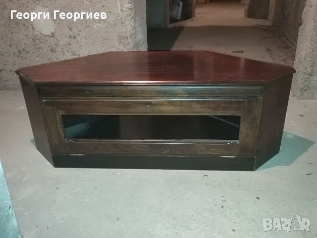 телевизионен шкаф