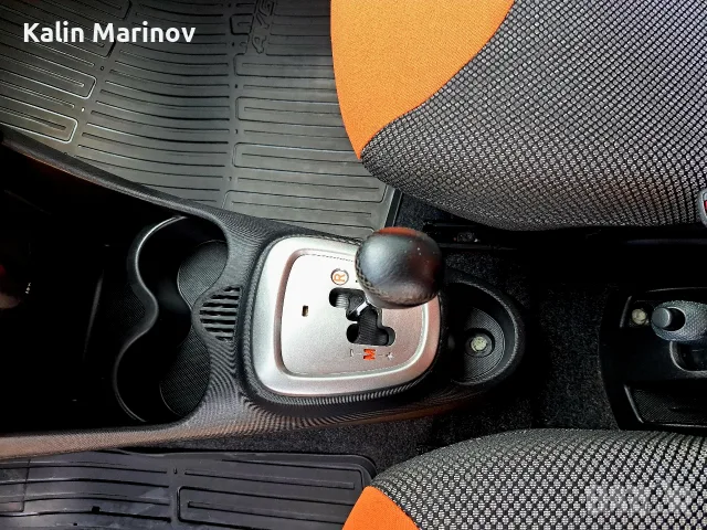 тойота айго автоматик, снимка 9 - Автомобили и джипове - 55600419