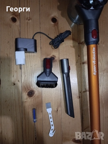 Отлична безжична Dyson V8 прахосмукачка с нова батерия и аксесоари, снимка 2 - Прахосмукачки - 52776474