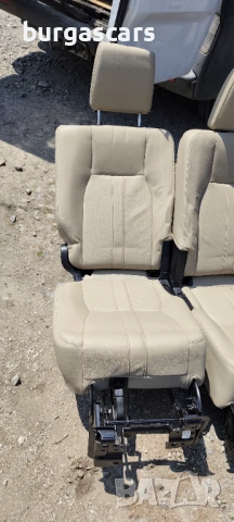 Седалки задни втори ред Land Rover Discovery IV 2016г. 3.0-245к.с., снимка 3 - Части - 54524762