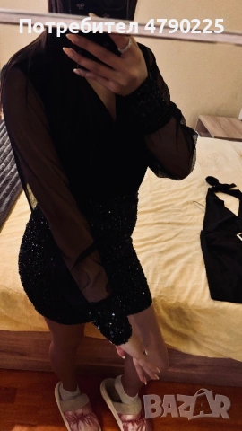 Елегантна вечерна рокля с пайети и прозрачни ръкави.