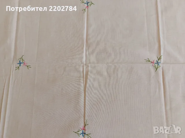 Битови, бродирани карета за маса , снимка 17 - Покривки за маси - 55657364
