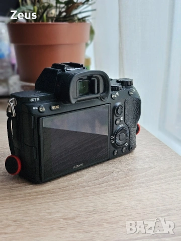 Фотоапарат Sony A7III, снимка 6 - Фотоапарати - 54631242