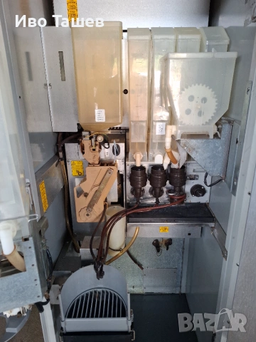 Продавам вендинг машина Zanussi Spacio, снимка 2 - Вендинг машини - 55230321
