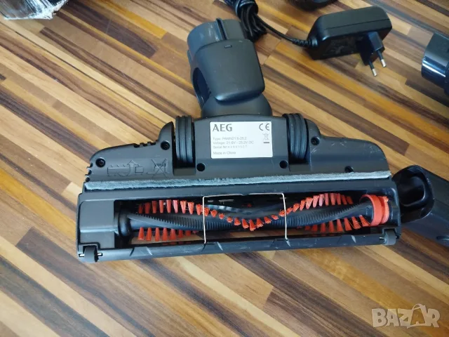 Прахосмукачка с батерия AEG QX9-1-ULT 2in1, снимка 15 - Прахосмукачки - 38010581