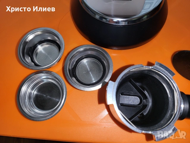 Кафемашина с ръкохватка DeLonghi Dedica EC685.W Бяла, снимка 11 - Кафемашини - 54546981