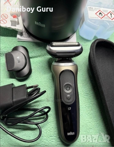 BRAUN Series 7 72-C7200cc електрическа самобръсначка с почистваща и зарядна станция, снимка 2 - Електрически самобръсначки - 54531066