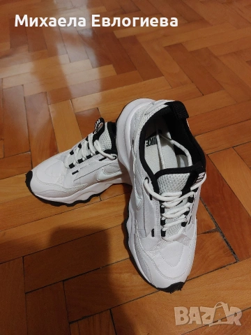 Дамски маратонки Nike