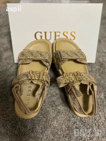 Дамски сандали GUESS златисти