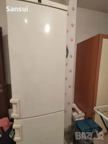 Продавам хладилник либхер