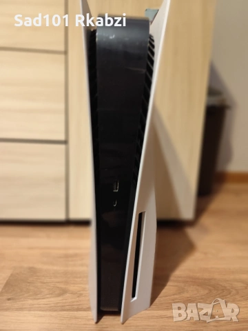 Sony PlayStation 5 (PS5) Disc Edition + 2 Джойстика (Отлично състояние), снимка 3 - PlayStation конзоли - 54718173