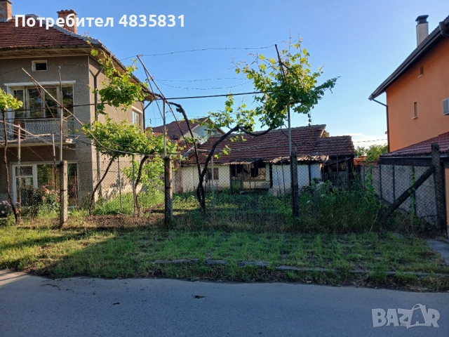 Продавам/Заменям двуетажна къща на 5 минути пешеходно разстояние от центъра на град Берковица , снимка 9 - Къщи - 54855453