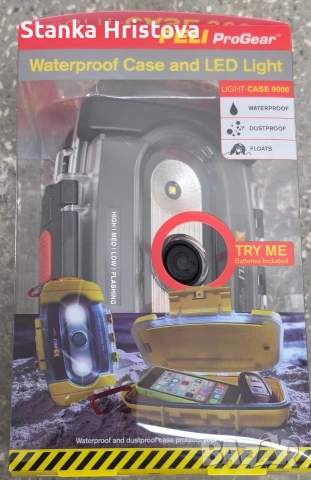 Плаващ кейс с вграден фенер Pelican 9000 Light.