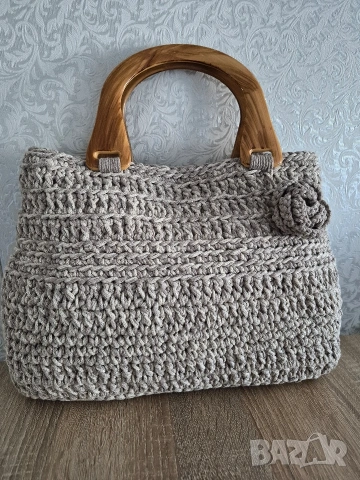Ръчно плетена чанта.